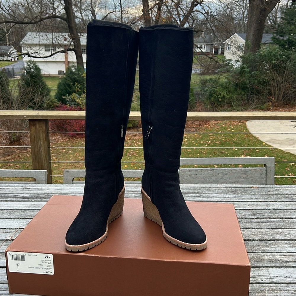 Boots on wedge platform